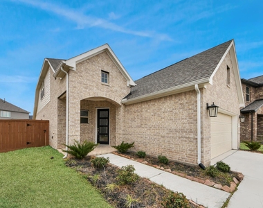 804 Lake Lacosta Drive - Photo Thumbnail 2