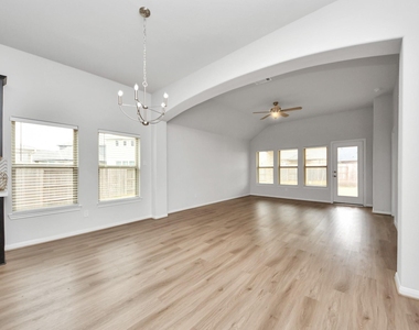 804 Lake Lacosta Drive - Photo Thumbnail 10