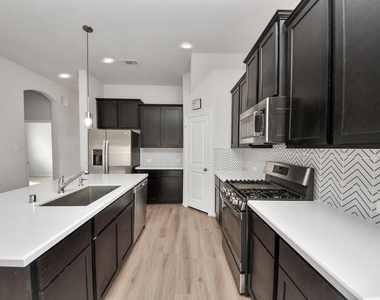 804 Lake Lacosta Drive - Photo Thumbnail 12