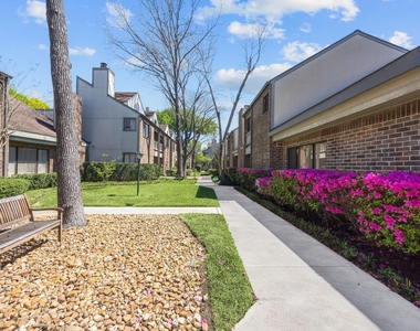 1114 Augusta Drive - Photo Thumbnail 18