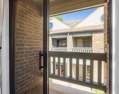 1114 Augusta Drive - Photo Thumbnail 11