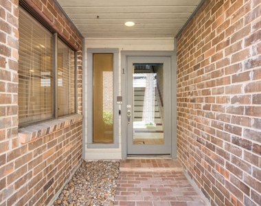 1114 Augusta Drive - Photo Thumbnail 2