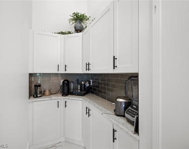 930 Sycamore Court - Photo Thumbnail 10