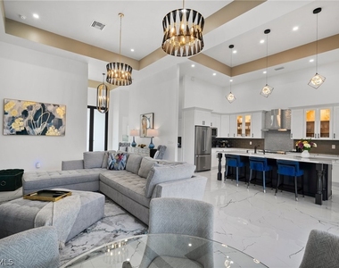 930 Sycamore Court - Photo Thumbnail 3