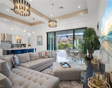 930 Sycamore Court - Photo Thumbnail 2