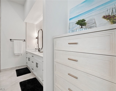 930 Sycamore Court - Photo Thumbnail 23