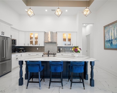 930 Sycamore Court - Photo Thumbnail 8