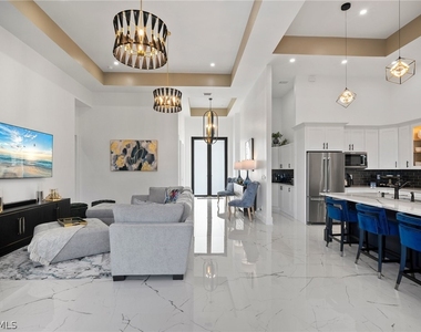 930 Sycamore Court - Photo Thumbnail 5