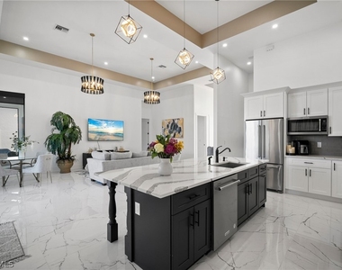 930 Sycamore Court - Photo Thumbnail 4