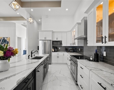930 Sycamore Court - Photo Thumbnail 7