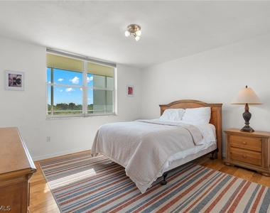 290 Naples Cove Drive - Photo Thumbnail 19