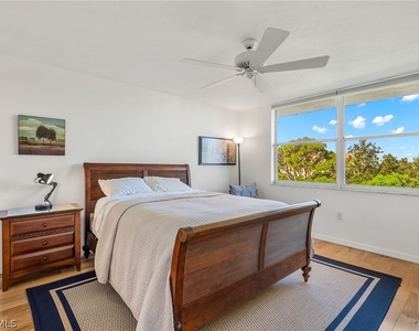 290 Naples Cove Drive - Photo Thumbnail 14