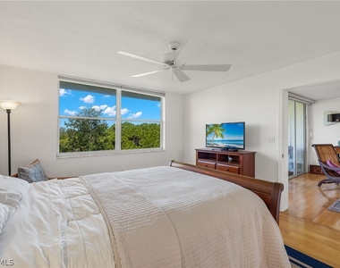 290 Naples Cove Drive - Photo Thumbnail 16