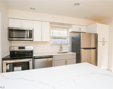 521 96th Avenue N - Photo Thumbnail 3