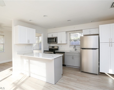 521 96th Avenue N - Photo Thumbnail 2