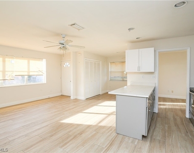 521 96th Avenue N - Photo Thumbnail 7