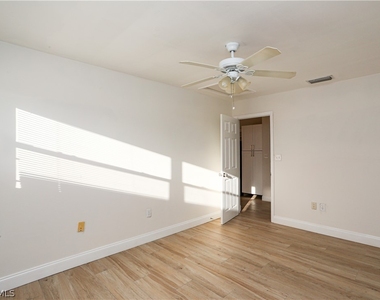 521 96th Avenue N - Photo Thumbnail 13