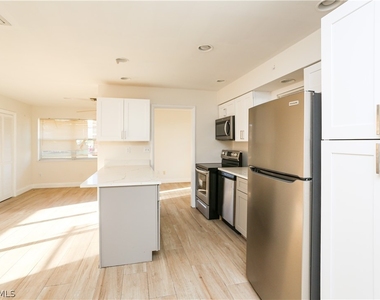 521 96th Avenue N - Photo Thumbnail 8