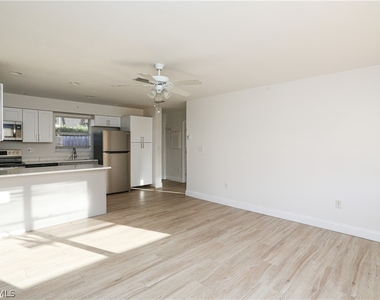 521 96th Avenue N - Photo Thumbnail 1