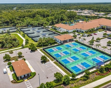 12445 Dahlia Court - Photo Thumbnail 19