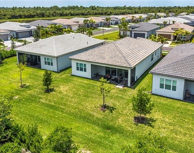 12445 Dahlia Court - Photo Thumbnail 15