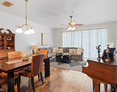941 Hampton Circle - Photo Thumbnail 2