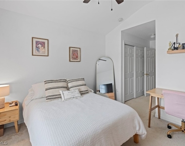 941 Hampton Circle - Photo Thumbnail 20