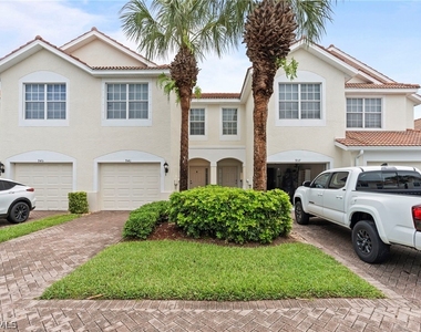 941 Hampton Circle - Photo Thumbnail 1
