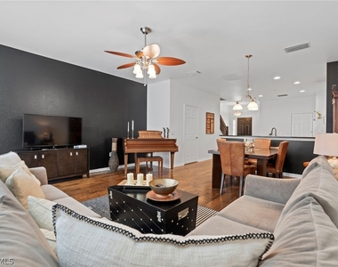 941 Hampton Circle - Photo Thumbnail 26