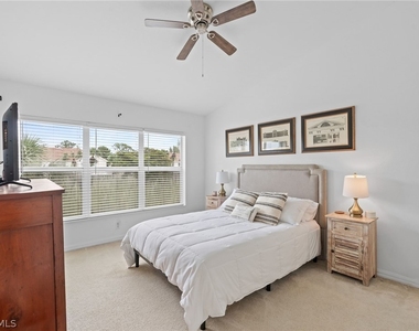 941 Hampton Circle - Photo Thumbnail 19