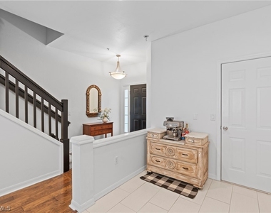 941 Hampton Circle - Photo Thumbnail 12