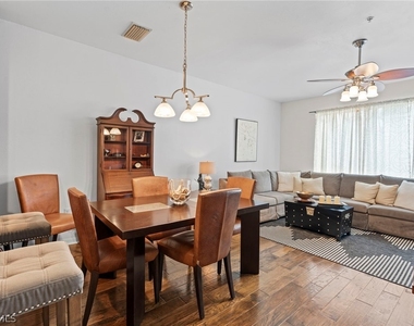 941 Hampton Circle - Photo Thumbnail 10