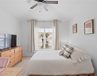 941 Hampton Circle - Photo Thumbnail 23