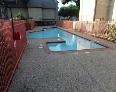8527 Hearth Drive - Photo Thumbnail 6
