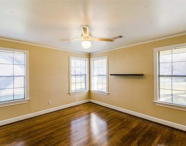236 W 31st Street - Photo Thumbnail 12