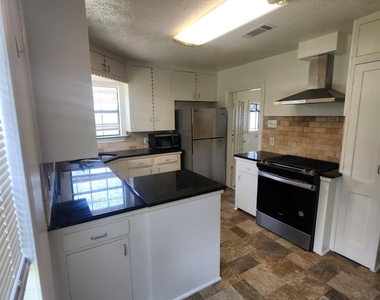 236 W 31st Street - Photo Thumbnail 33