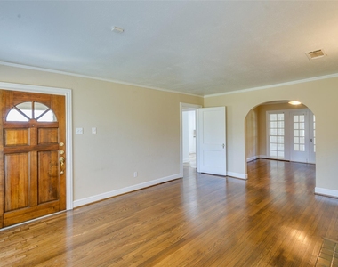 236 W 31st Street - Photo Thumbnail 4