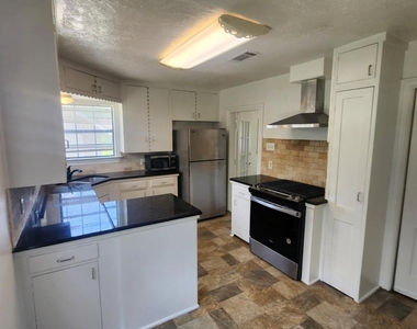 236 W 31st Street - Photo Thumbnail 35
