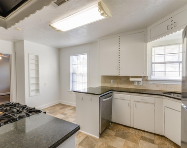 236 W 31st Street - Photo Thumbnail 36