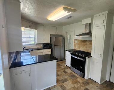 236 W 31st Street - Photo Thumbnail 37