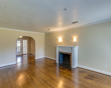 236 W 31st Street - Photo Thumbnail 3