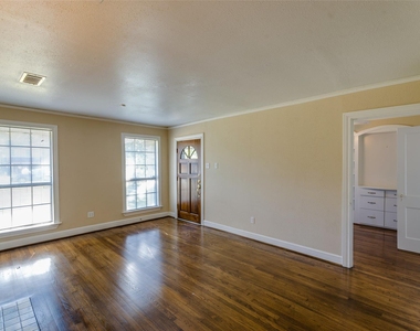 236 W 31st Street - Photo Thumbnail 5