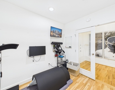 2520 Robinhood Street - Photo Thumbnail 2