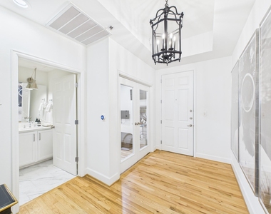 2520 Robinhood Street - Photo Thumbnail 4