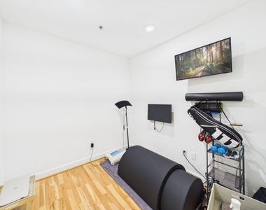 2520 Robinhood Street - Photo Thumbnail 3