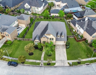 13918 Majestic Spring Lane - Photo Thumbnail 35