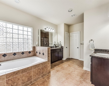 13918 Majestic Spring Lane - Photo Thumbnail 17