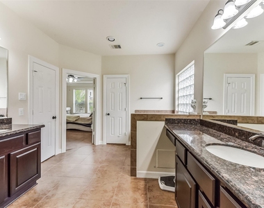 13918 Majestic Spring Lane - Photo Thumbnail 20