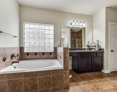 13918 Majestic Spring Lane - Photo Thumbnail 18