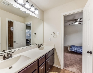 13918 Majestic Spring Lane - Photo Thumbnail 32